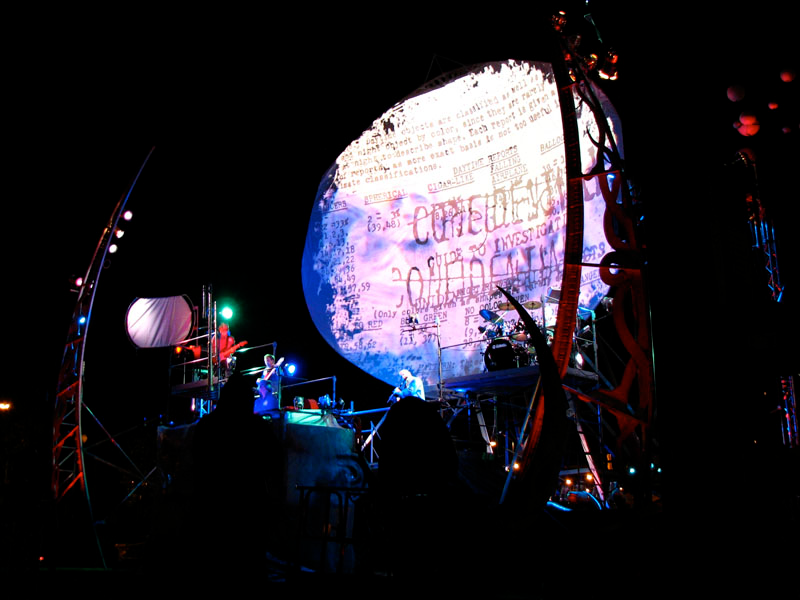 Illustration for article titled Sci-Fi Rock Opera is Music to Alien Ears